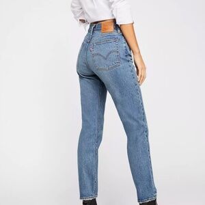 Levi Wedgie Jean - size 27